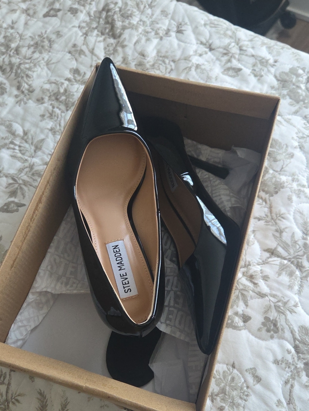 Steve Madden Black Patent Pointed Toe Pumps